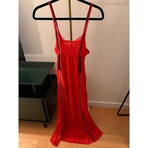 Vintage Red Chemise with Black Lace Accents ♥️